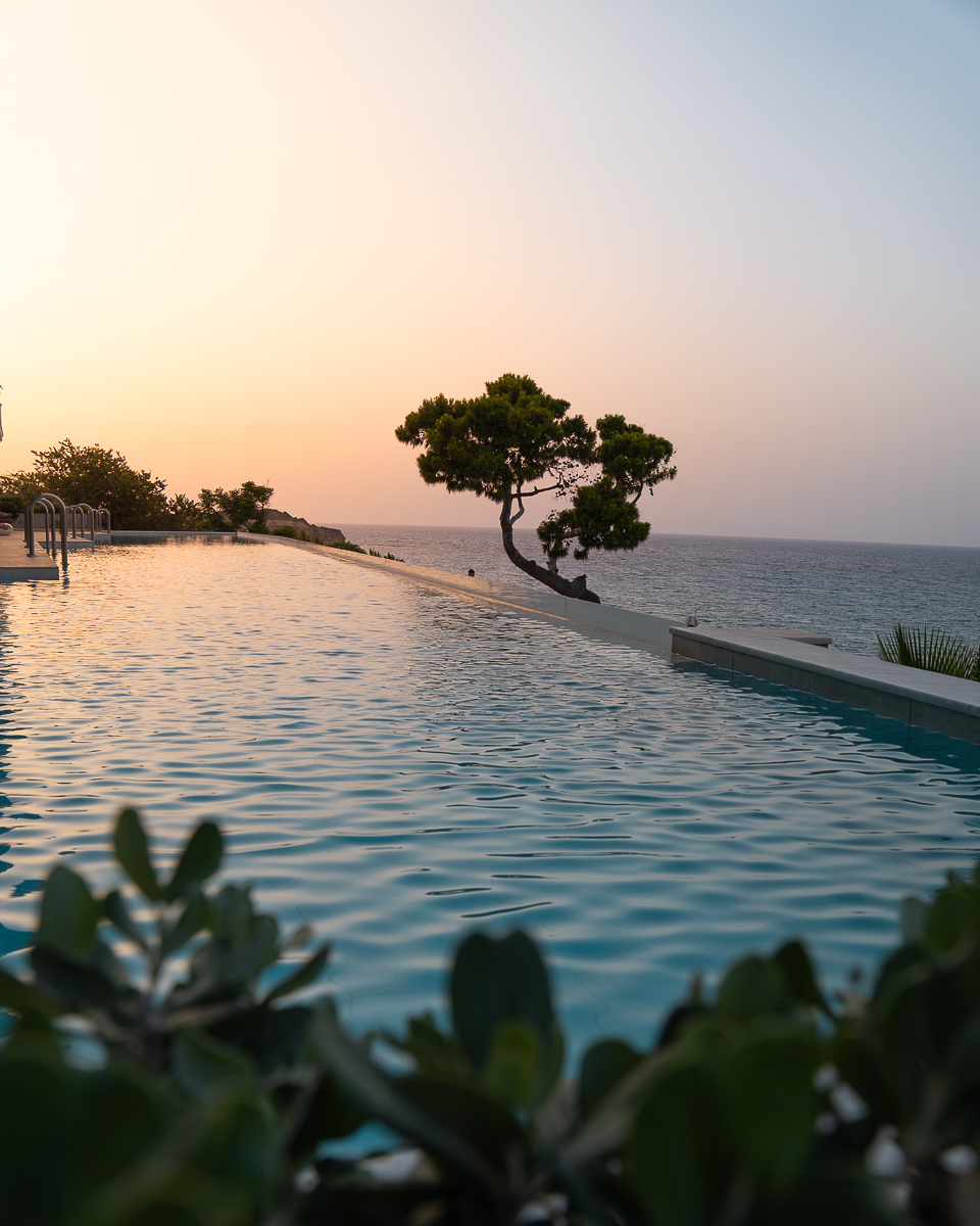 Das Alexandra Beach Hotel bietet auch Swim Up Zimmer
