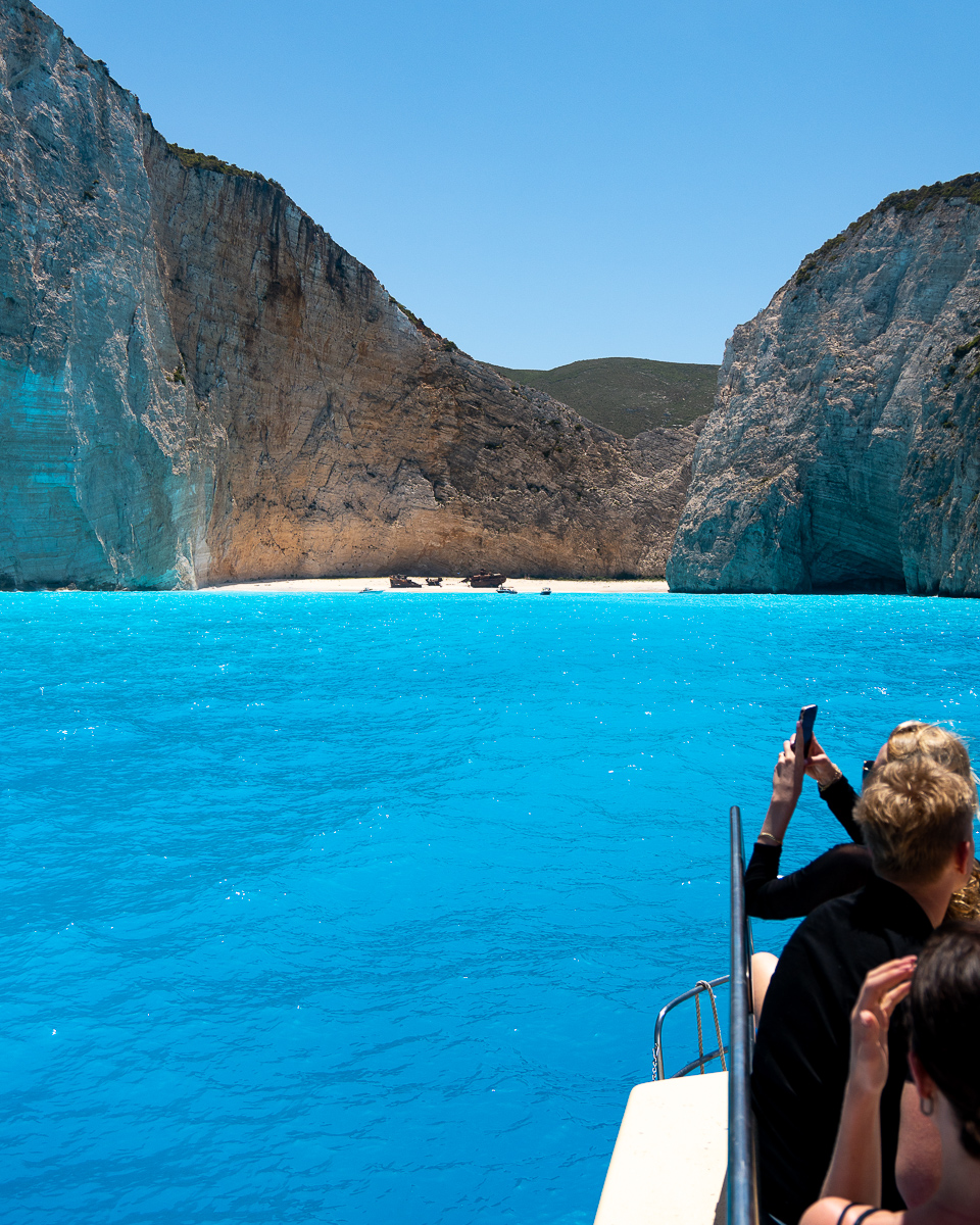 Anfahrt per Boot zum Navagio Beach - Zakynthos